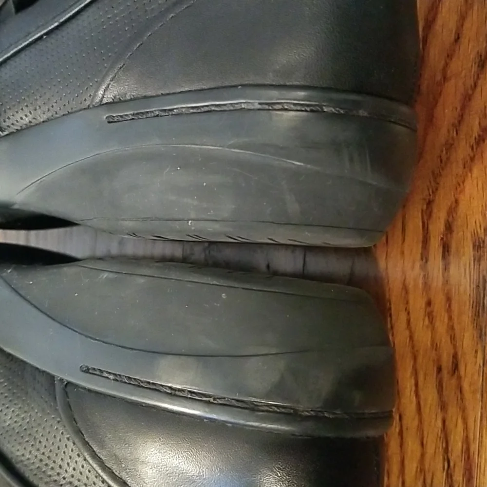 Clark's "Cushion Soft" slip-on shoes. - Picture 7 of 9